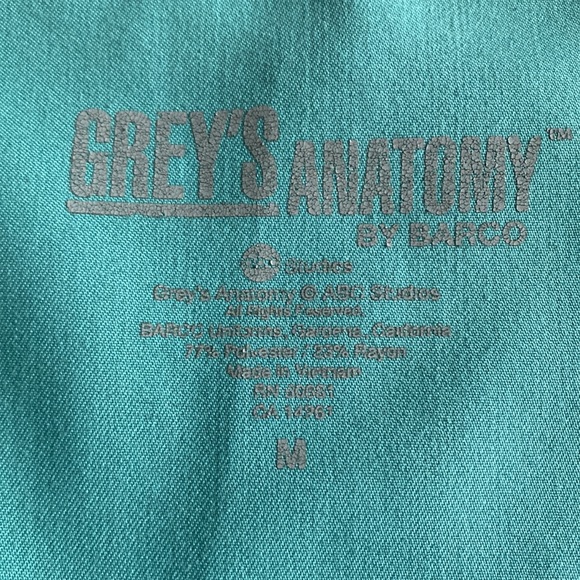 Scrub Top - Picture 2 of 3